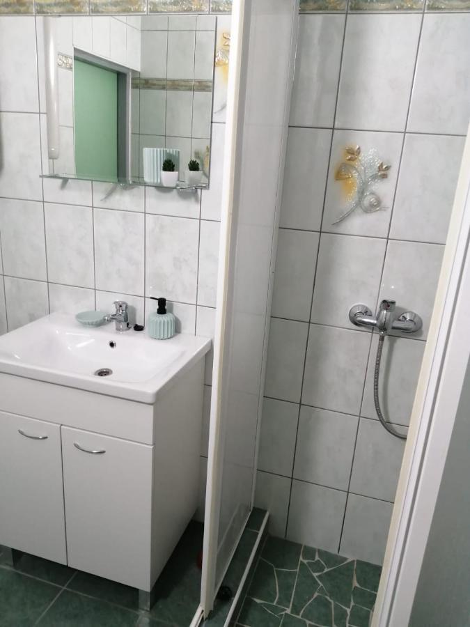 Holiday House Lara Starigrad Paklenica Luaran gambar