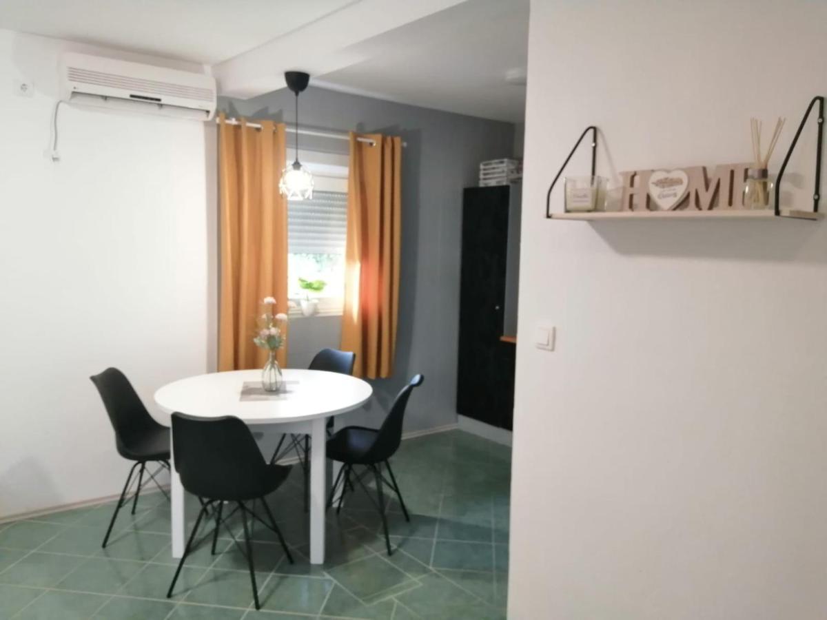 Holiday House Lara Starigrad Paklenica Luaran gambar