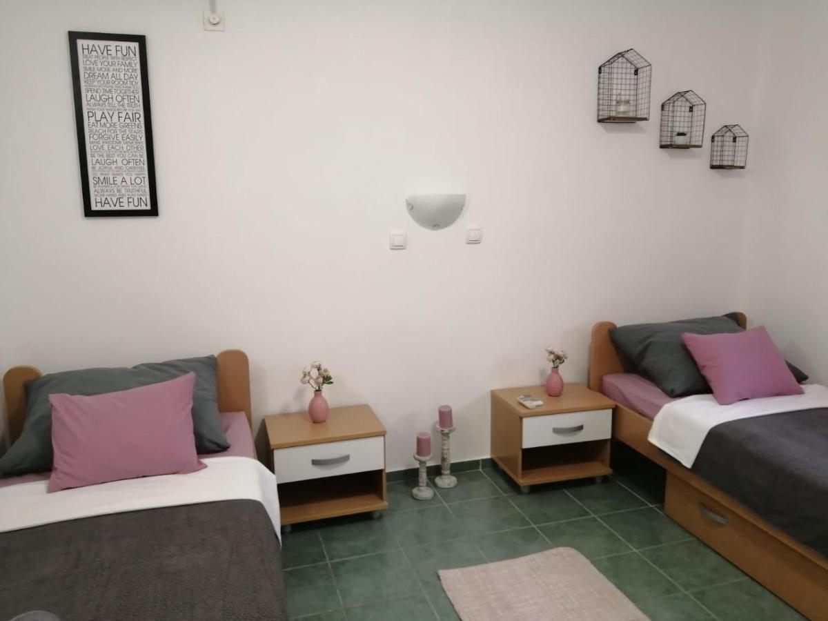 Holiday House Lara Starigrad Paklenica Luaran gambar