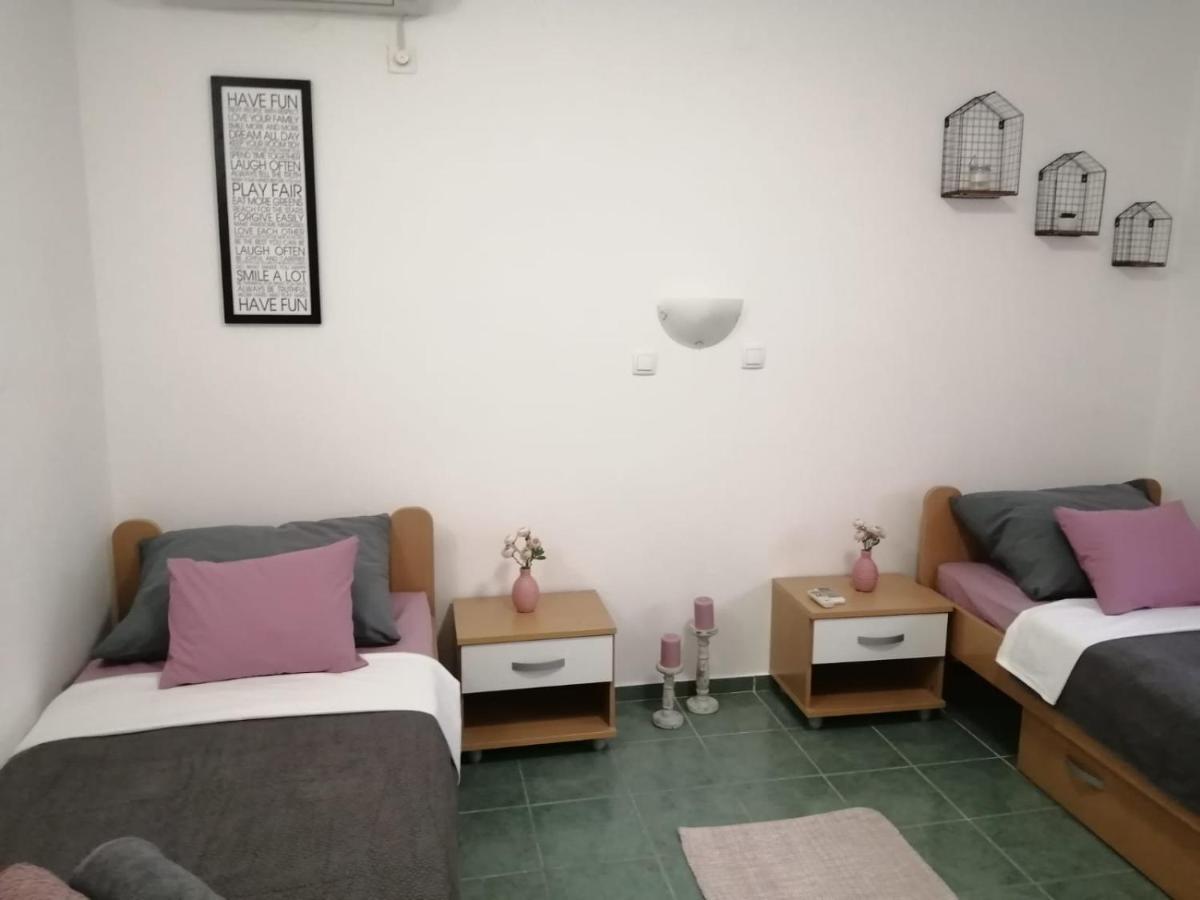 Holiday House Lara Starigrad Paklenica Luaran gambar